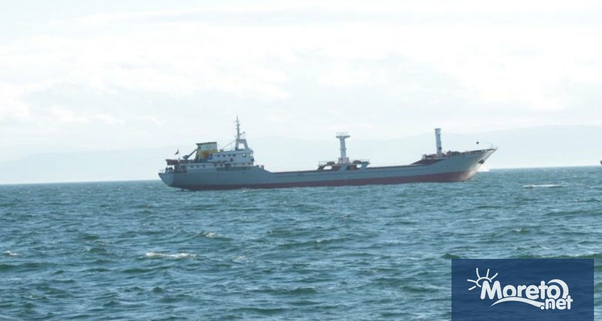 Товарен кораб плаващ под турски флаг се натъкна на мина