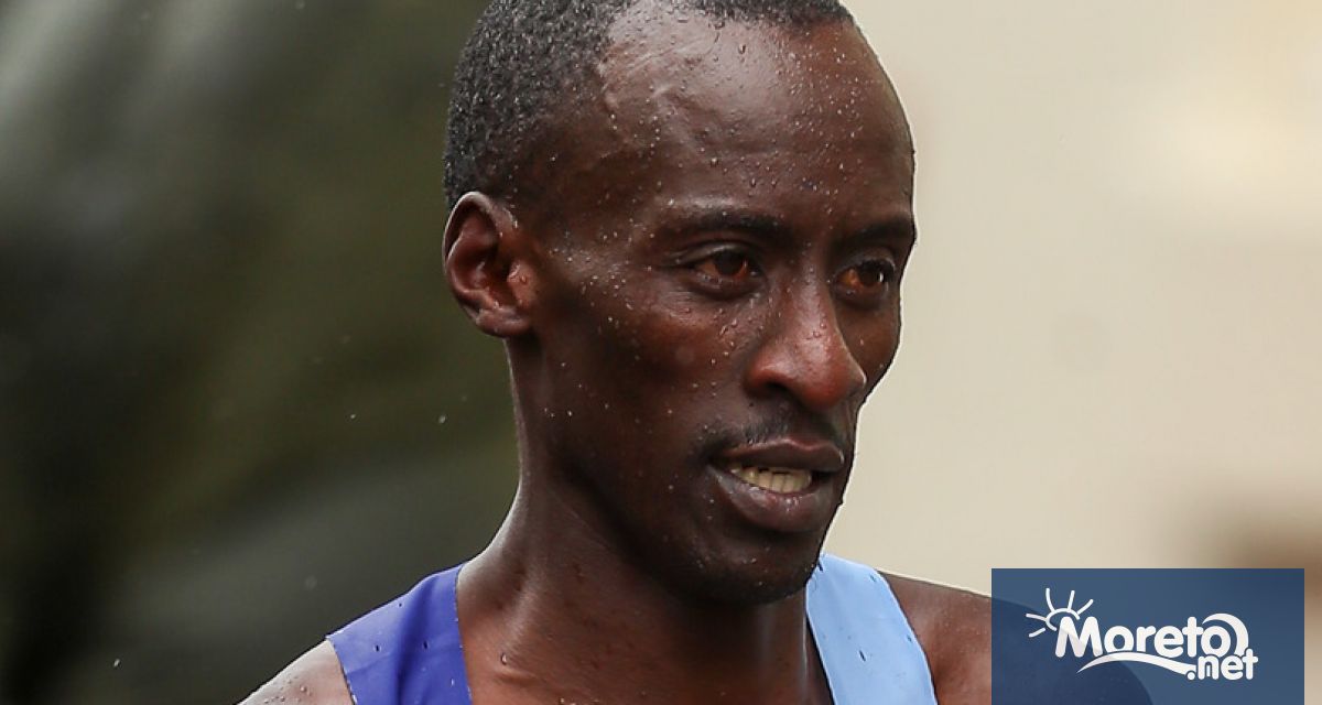 Настоящият световен рекордьор в маратона Келвин Киптум и неговият треньор