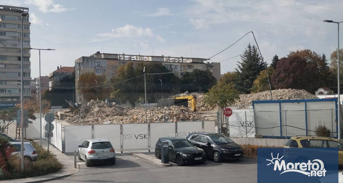 Всички сгради върху терена където ще се строи търговски център