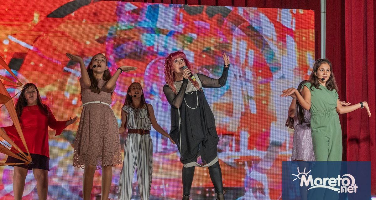 Международният конкурс за песен Златни искри във Варна вече е