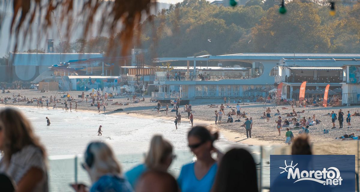 Поредната октомврийска събота с типично летни температури отново извади хиляди