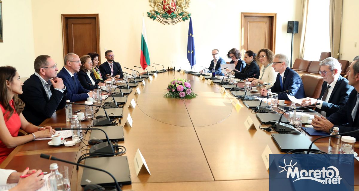 Мерките в борбата с демографската криза вече започват да дават