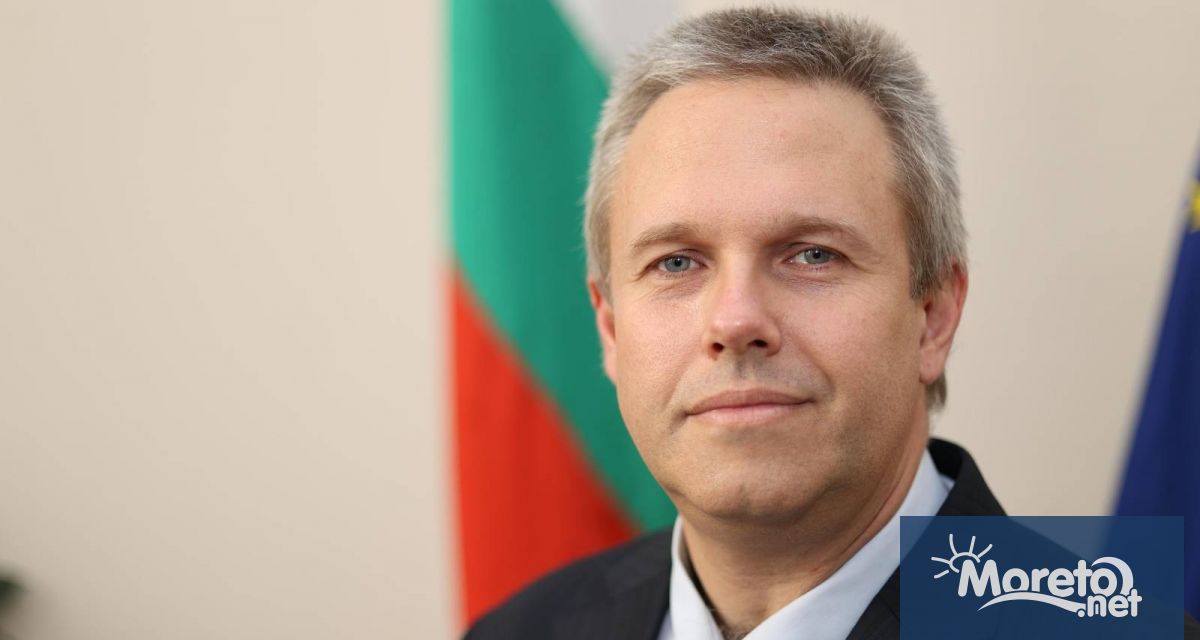 Министърът на електронното управление Александър Йоловски обяви че започва работа