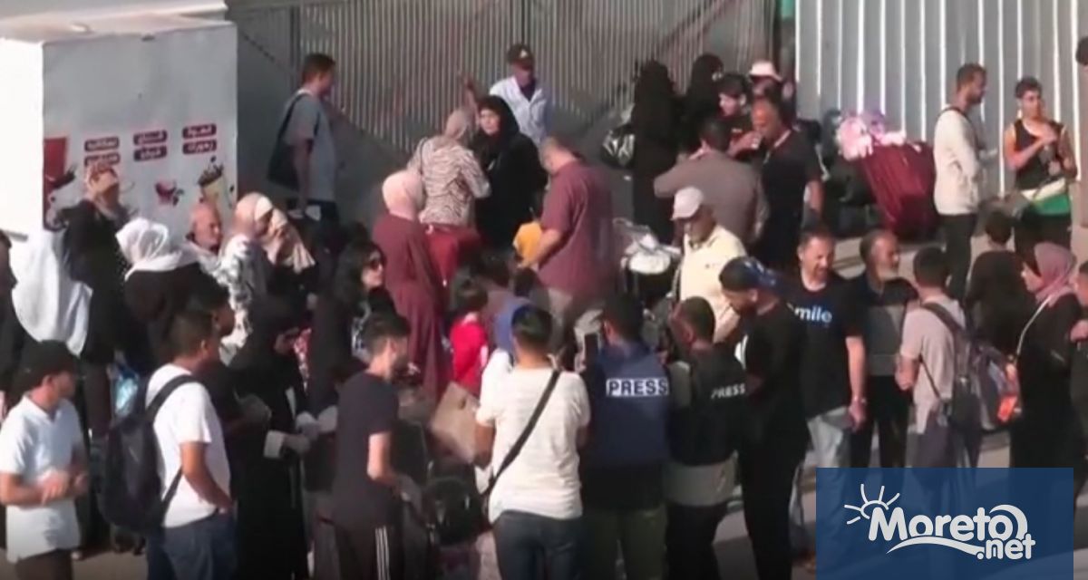 Първата група притежатели на чуждестранни паспорти преминава през отворения днес