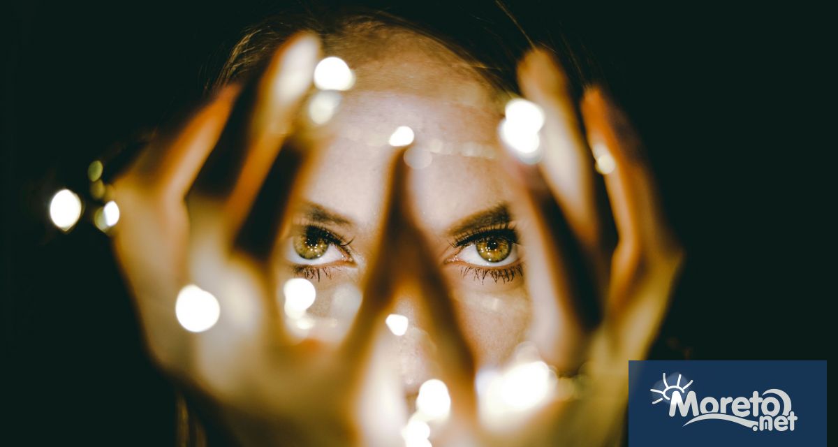 Австралийската полиция арестува 53 годишна жена която се представя за гадателка