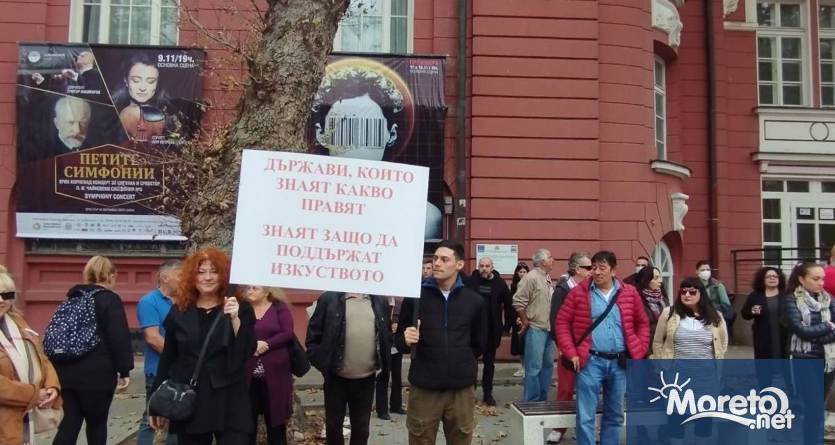 Артисти и работещи в Драматичния театър Кукления театър и Операта