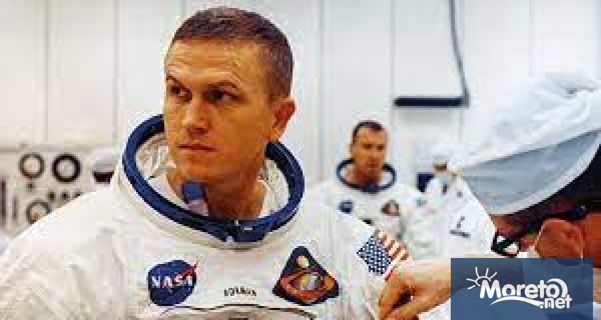 Астронавтът от Аполо полковник Франк Борман който ръководи първата мисия