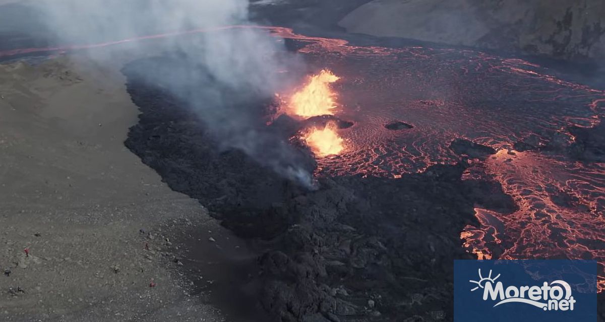 Исландия обяви извънредно положение като полицейски служители призоваха жителите да