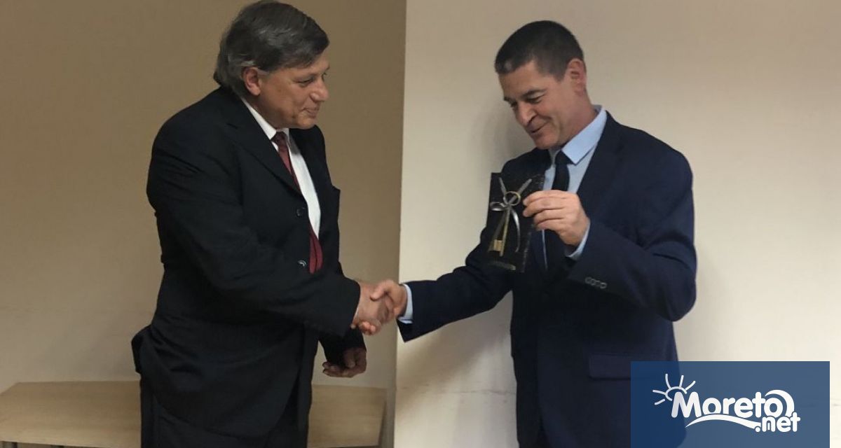 С добре дошъл старият кмет на Одесос Георги Недев посрещна