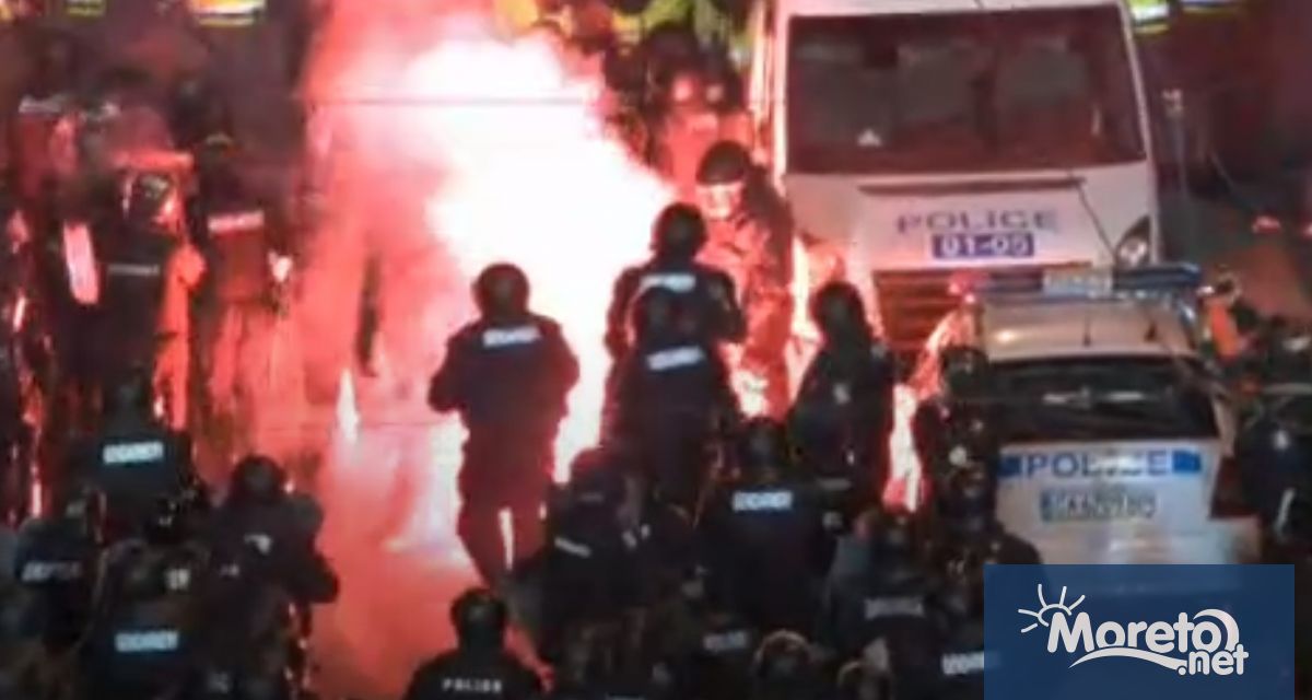 Напрежение и сблъсъци около Националния стадион Васил Левски белязаха миналата