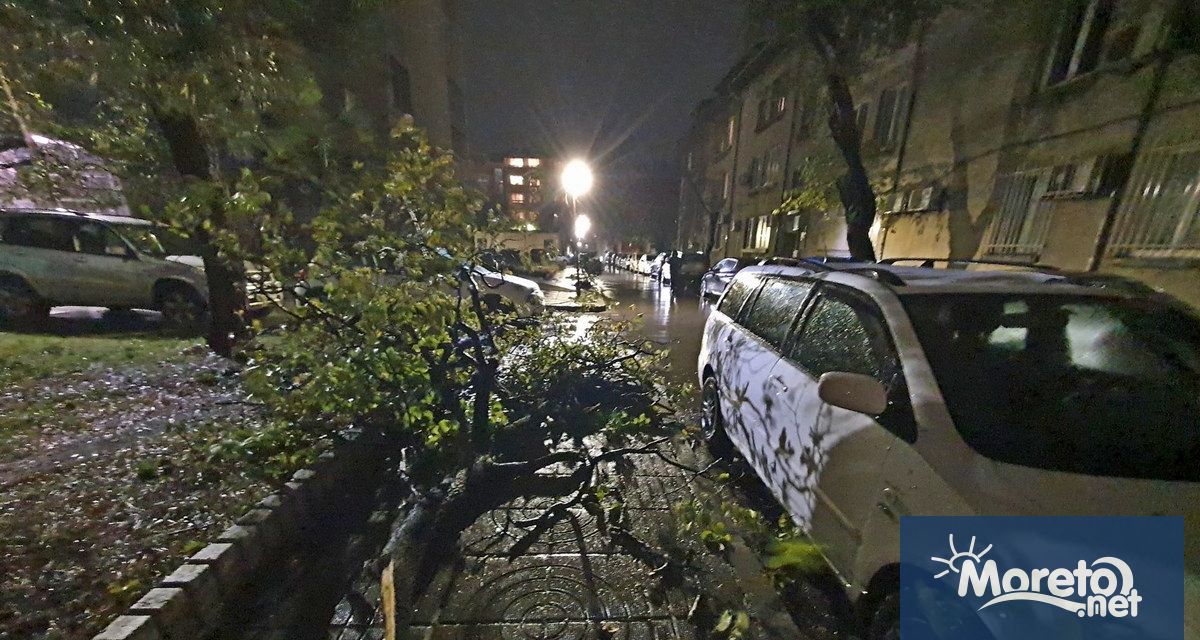 Във връзка с острата фаза на урагана във Варна към