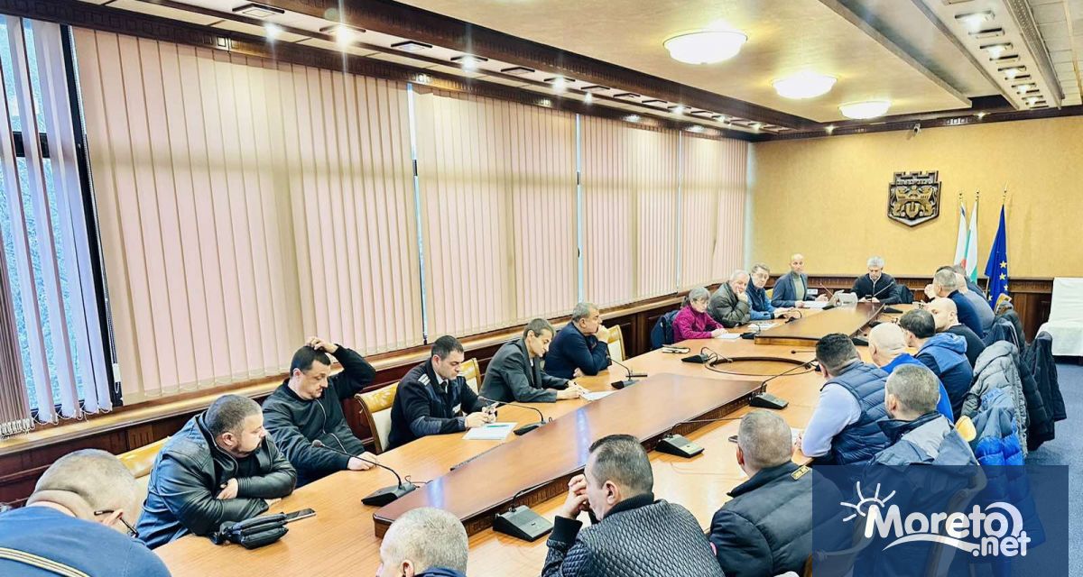 Всички отговорни институции работят по отстраняването на щетите от урагана