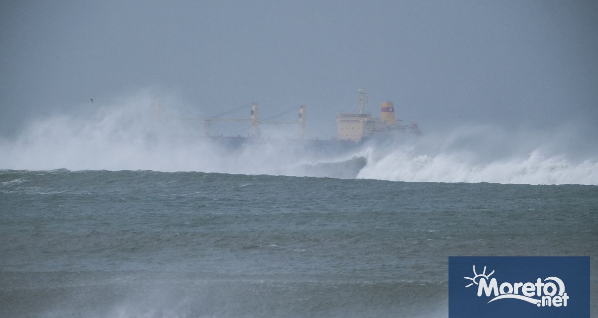 Властите във Великобритания призоваха хората да не напускат домовете си