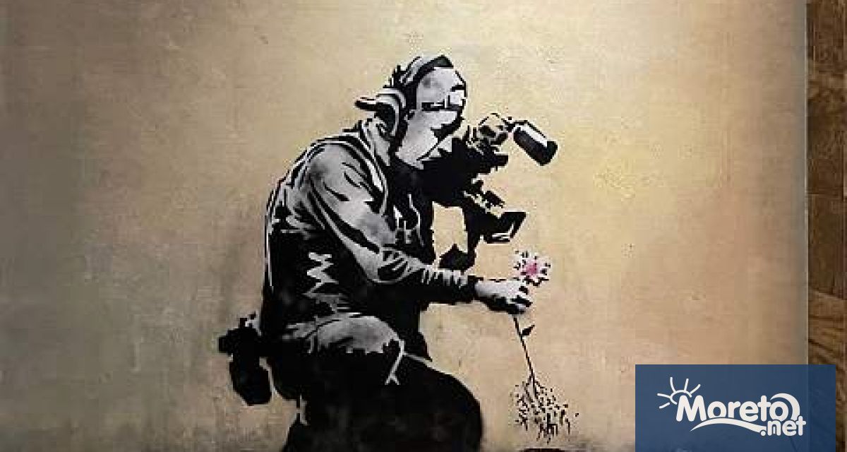 Известният базиран в Бристол художник на графити Banksy изглежда разкри