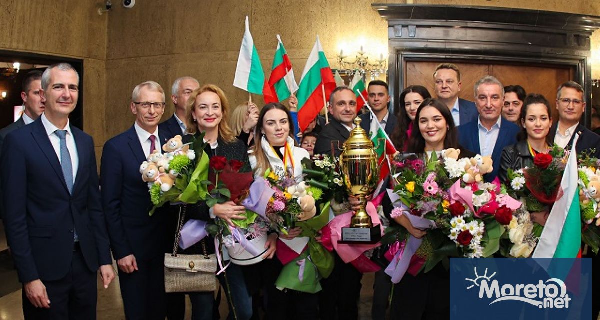 Много се гордеем с Вас Постижението Ви е изключително издигнахте