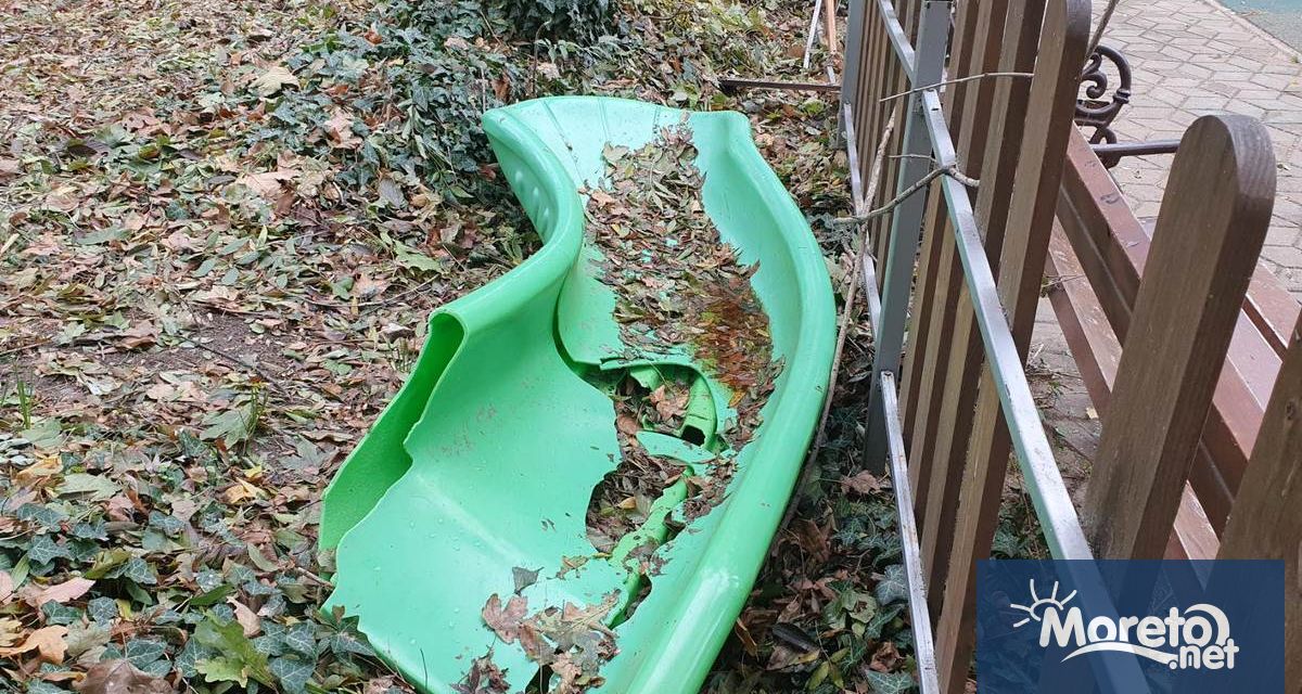 Детска площадка в Морската градина във Варна е станала обект