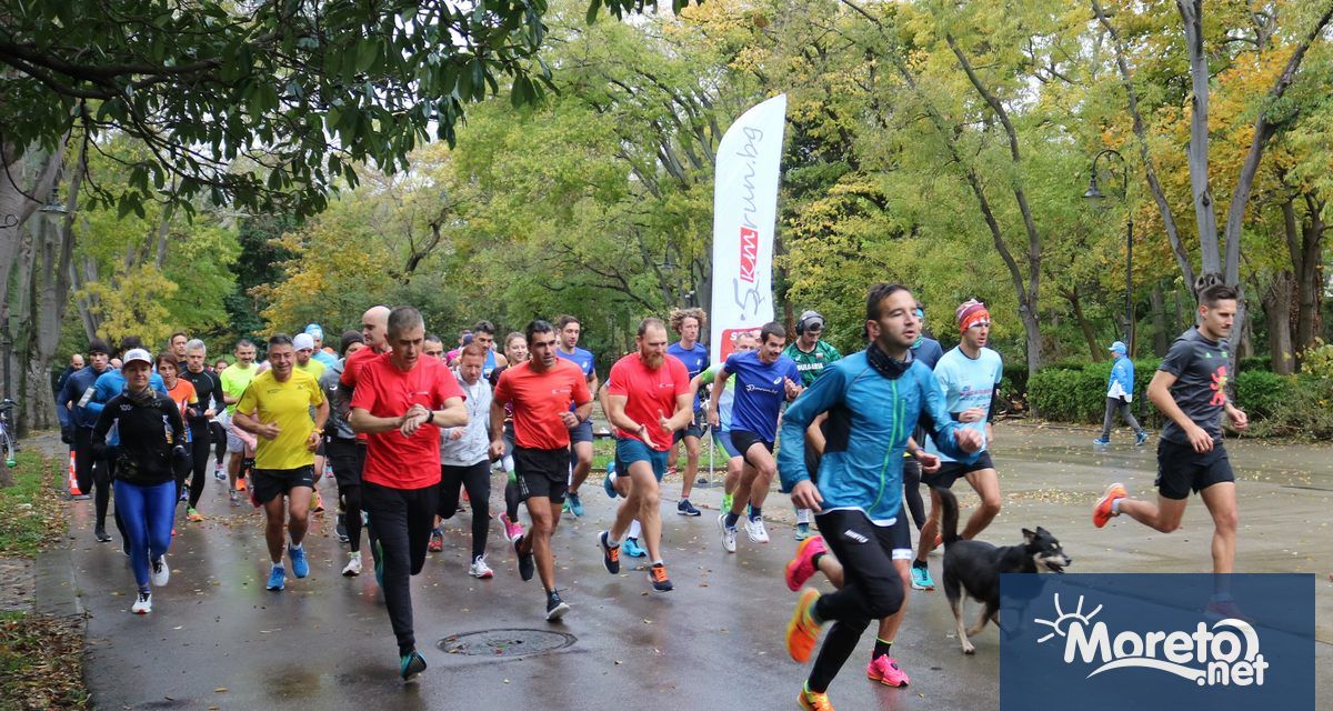 Близо месец бегачи от движението 5kmrun си пускат истински мустаци