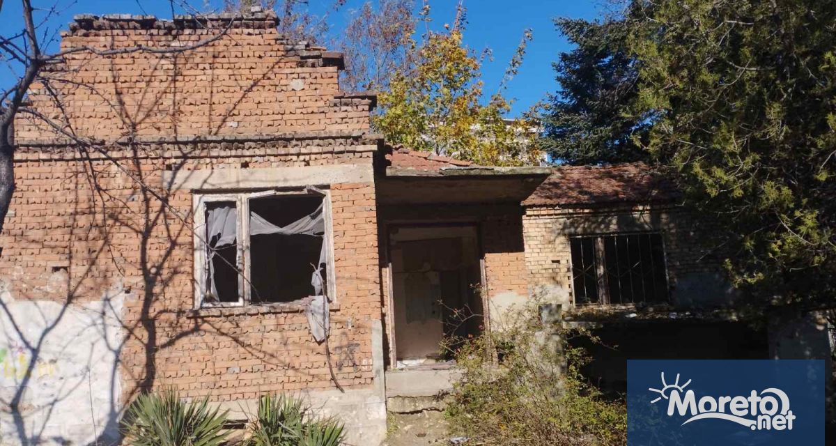 Пожар горя в стара изоставена къща в квартал Чайка във