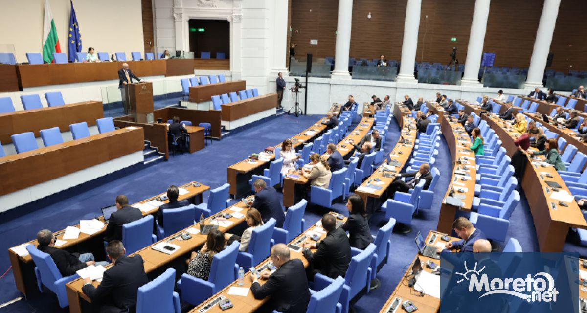 Таксите за студентите в платена форма на обучение няма да