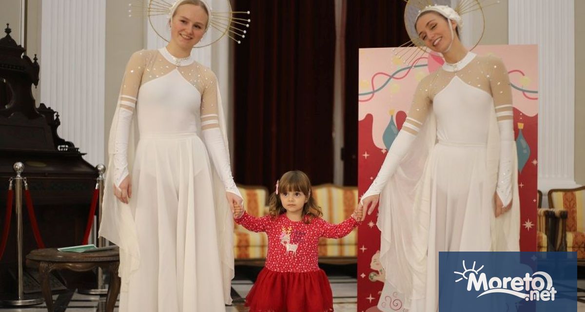 Коледният дух владее Варненската опера В истински празник за малки