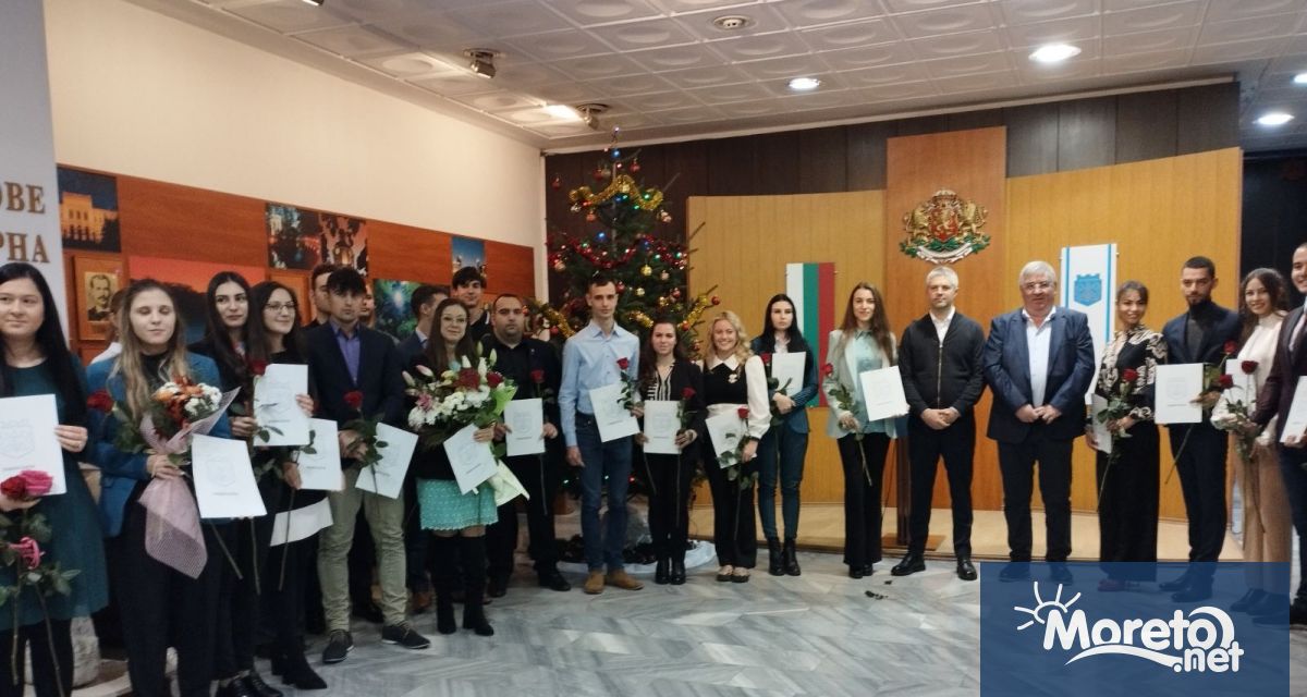 15 изявени млади учители награди Община Варна, предаде репортер на