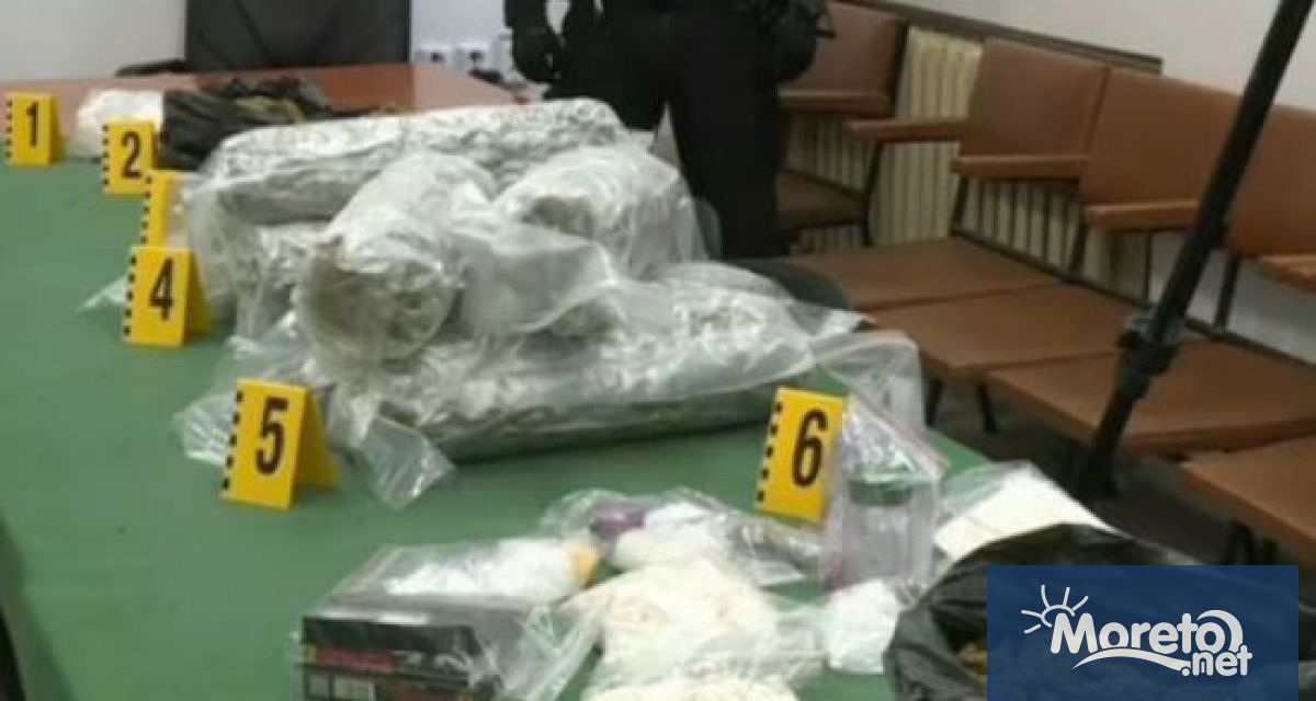 Големи количества от различни видове наркотици бяха иззети при полицейска