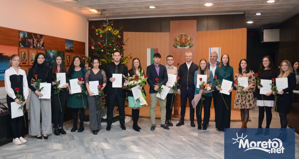 15 изявени млади учители награди Община Варна предаде репортер на