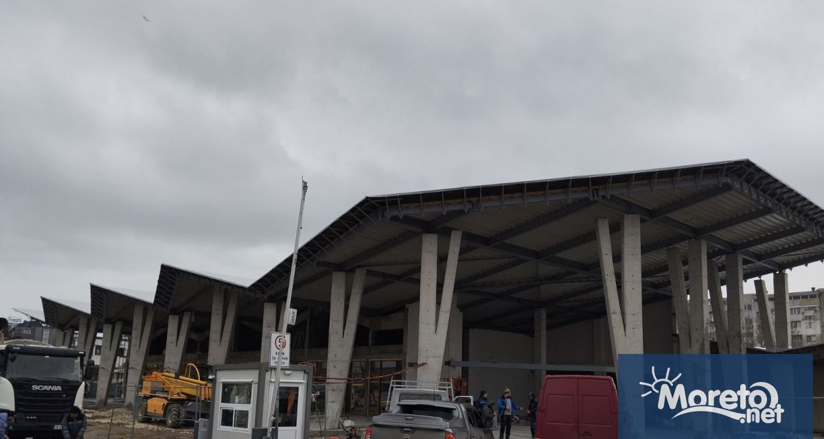 Строежът на новата автогара във Варна напредва видя репортер на