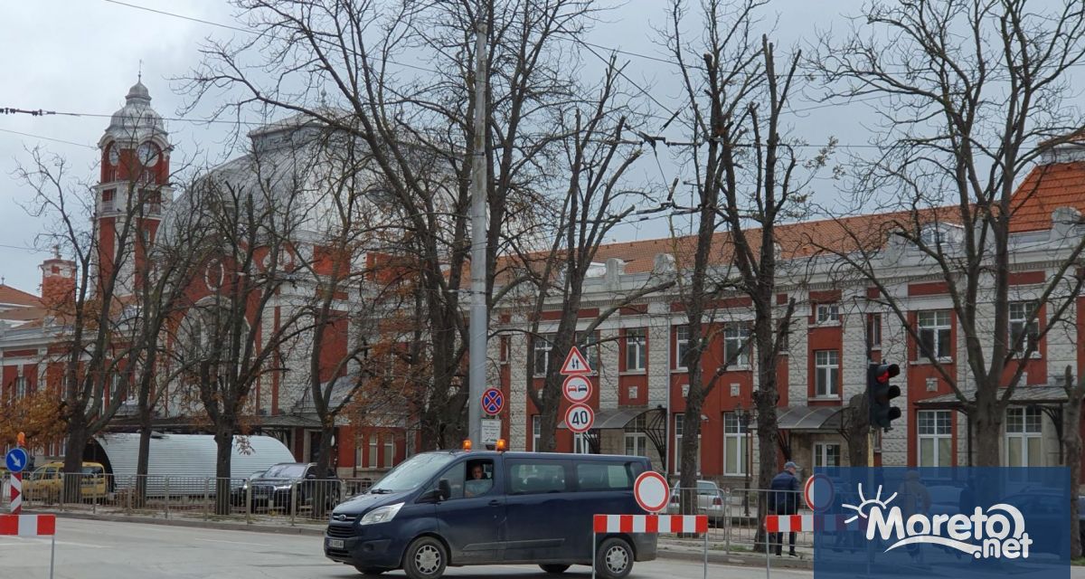Затворено за ремонт е кръстовището на бул Девня с ул