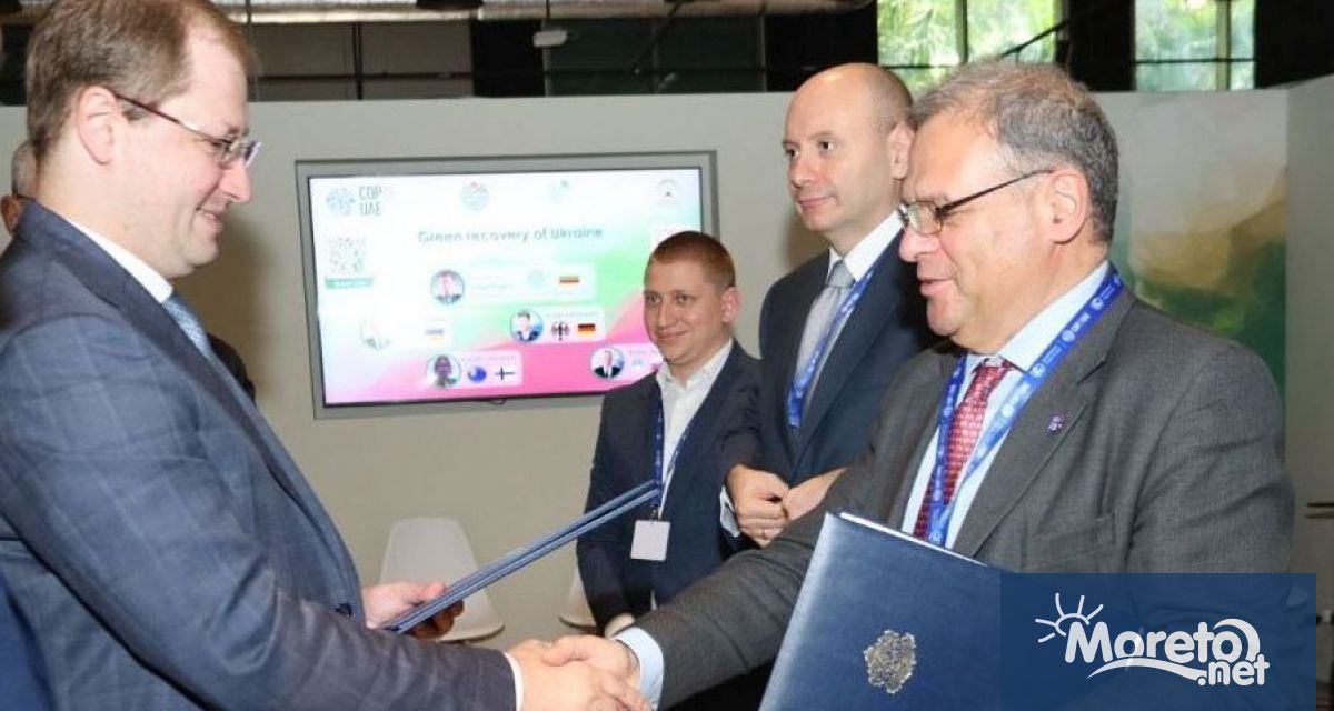 Министърът на околната среда и водите Юлиян Попов и министърът