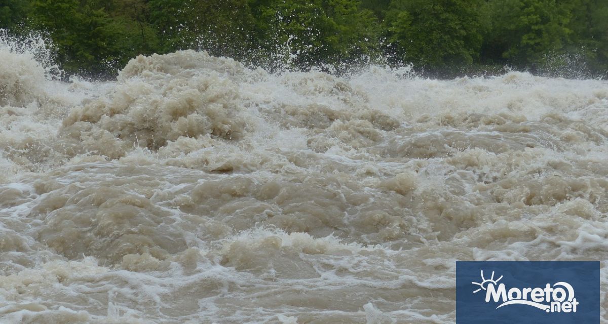 Най малко 16 души са загинали при наводнения в Босна и