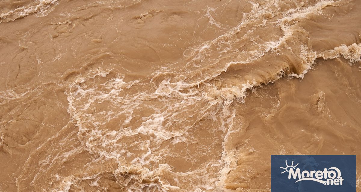 Най малко 50 души сред които 15 деца са загинали при