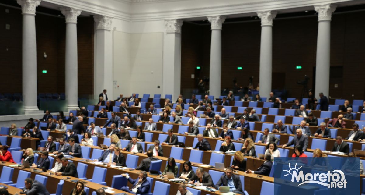 Парламентарните групи на ИТН и Възраждане напуснаха пленарната зала Причината