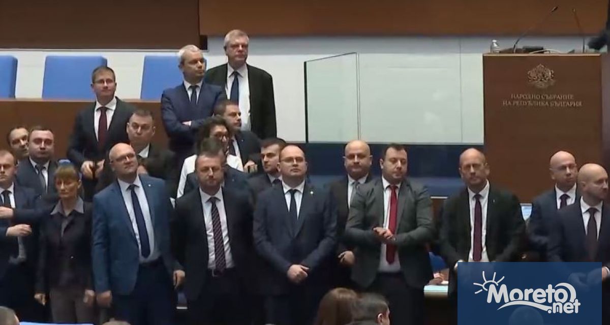 Заседанието на Народното събрание започна с декларация от името на