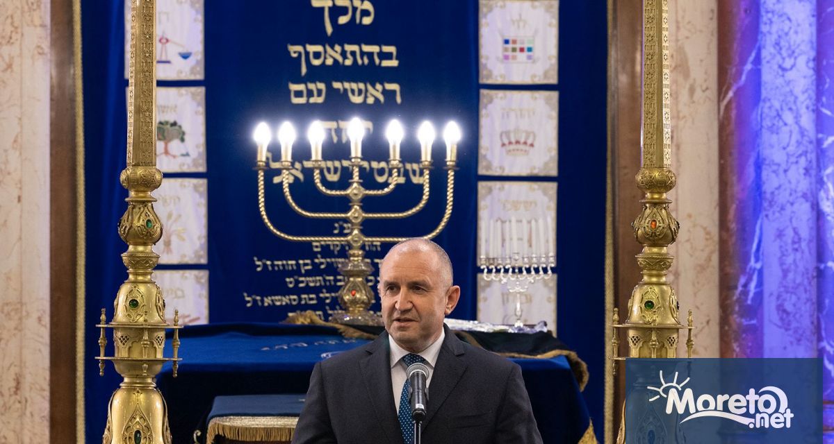 Държавният глава участва вчера в традиционния ритуал за запалване на