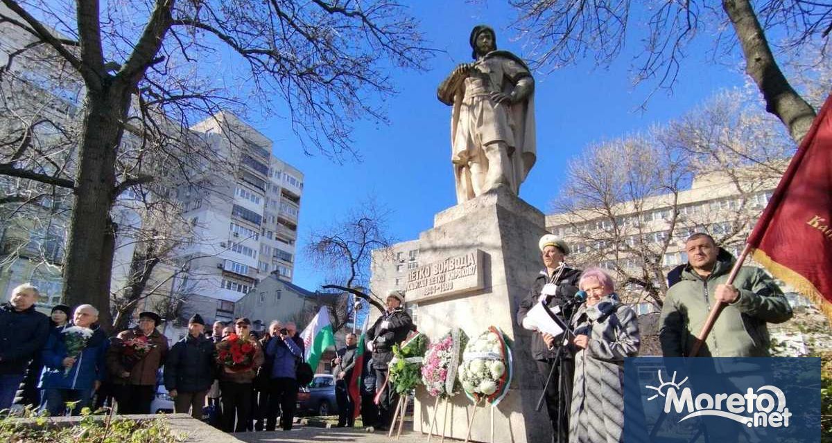 С тържествено поднасяне на венци и цветя във Варна отбелязаха