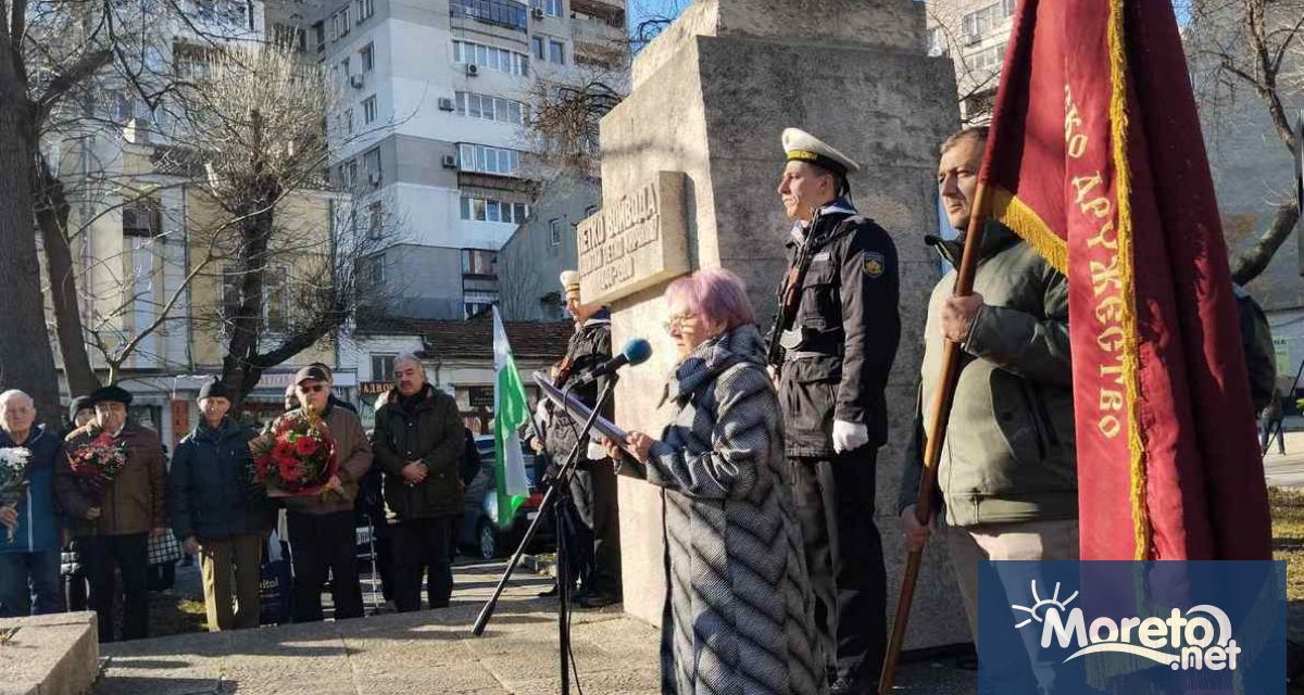 С тържествено поднасяне на венци и цветя във Варна отбелязаха