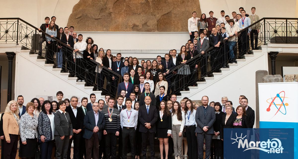 Младежите от българските олимпийски отбори по природни науки продължават да
