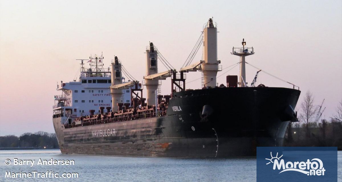 Двама български моряци от товарния кораб Верила задържан в края