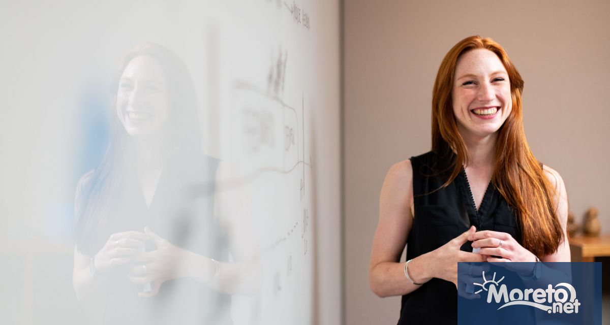 Индивидуалните основни заплати на всички педагогически специалисти се увеличават с