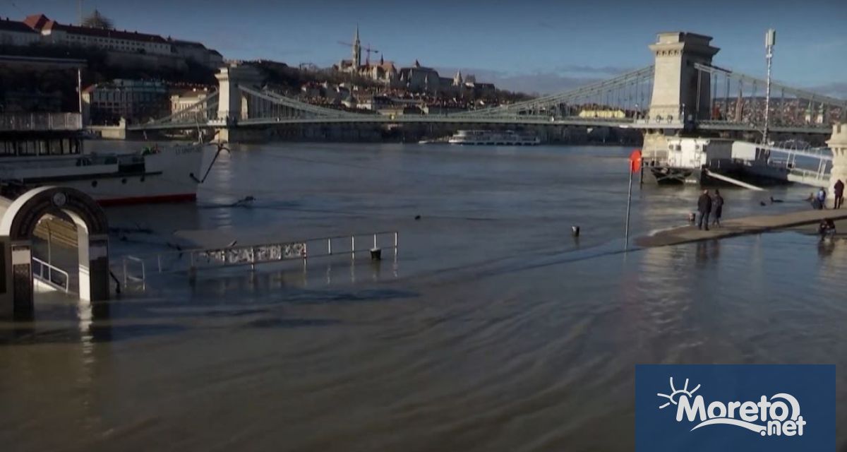 Река Дунав излезе от коритото си в Будапеща в четвъртък