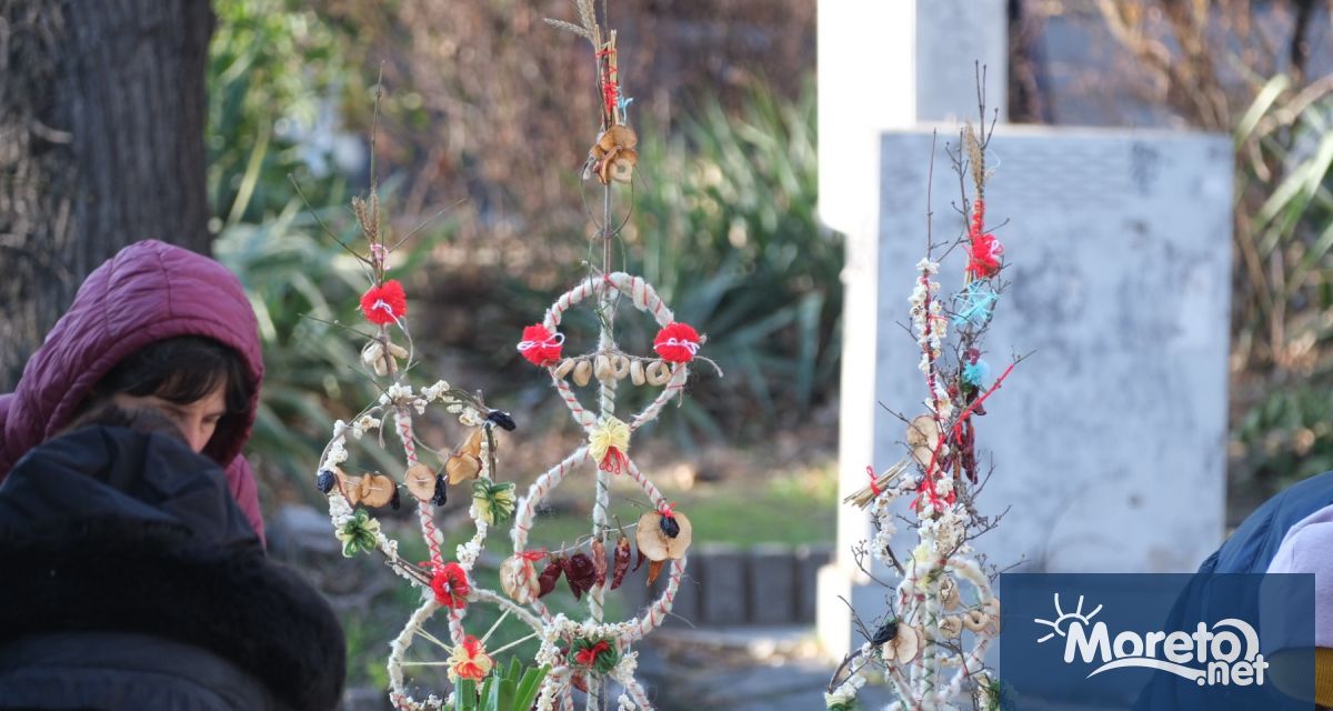 Около 10 лв струват цените на сурвачките във Варна с