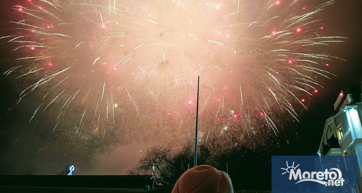 Хиляди варненци и гости на града посрещнаха Новата 2024 година