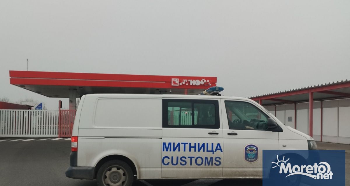 Екипи на Агенция Митници влязоха на проверка в Лукойл Нефтохим