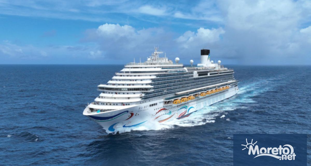 Круизният кораб е дълъг 323 метра и разполага с 2125