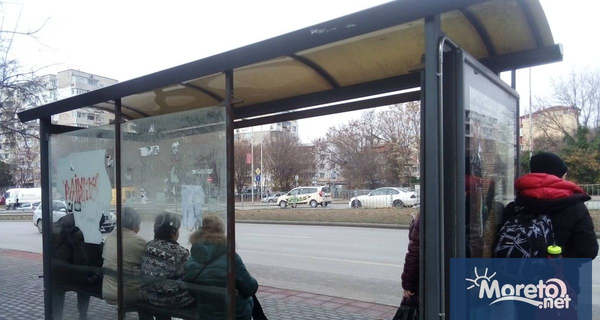 Общината търси варианти спирките на градския транспорт във Варна отново