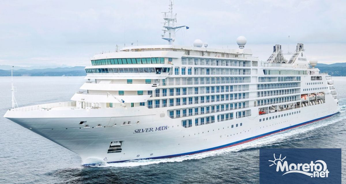 Луксозният круизен кораб Silver Moon 40 700 бруто тона се