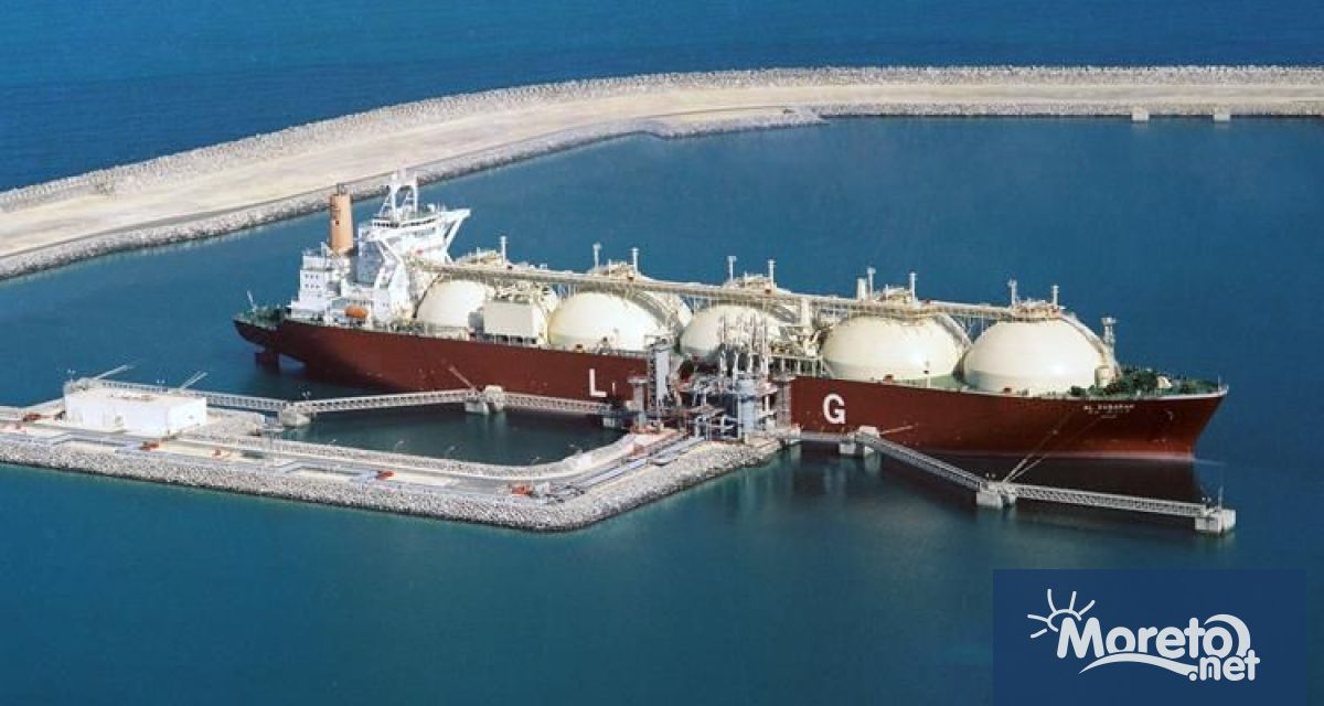 Четири танкера използвани за доставки на катарски втечнен природен газ