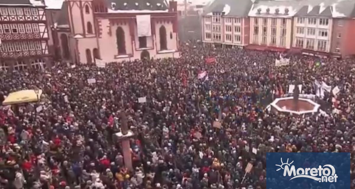 Стотици хиляди протестират вчера и днес срещу крайната десница в