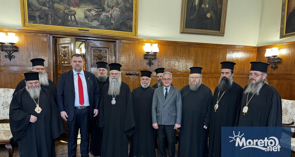 Почетният председател на ДПС Ахмед Доган и председателят на ПГ